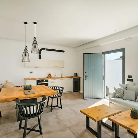 Portes & Mykonos ホテル 4*